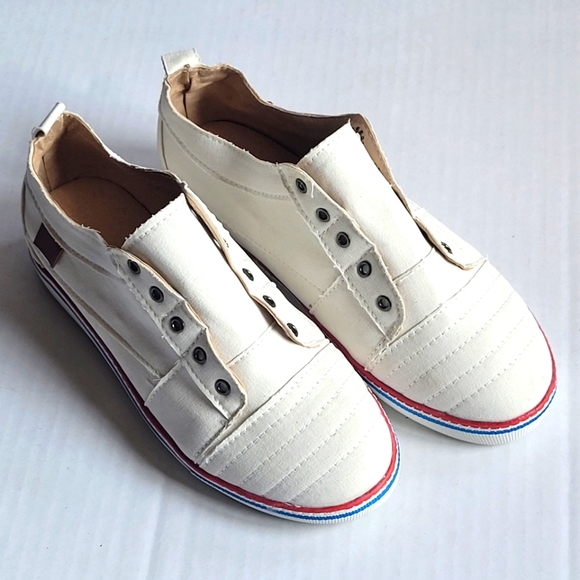 Women's Slip On  Fashion Sneackers - Picture 2 of 12